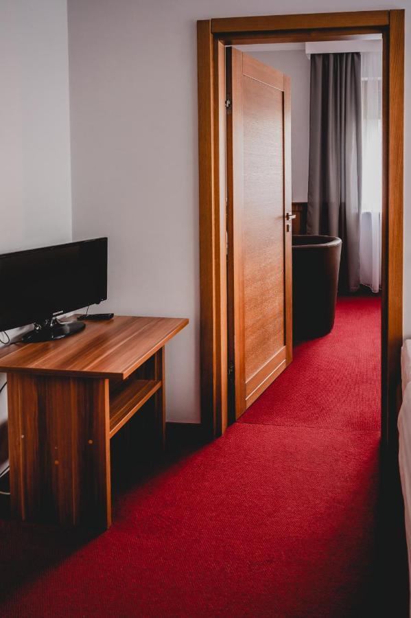 Hotel Nad Morzem- Art-Pension Świerzno Dış mekan fotoğraf