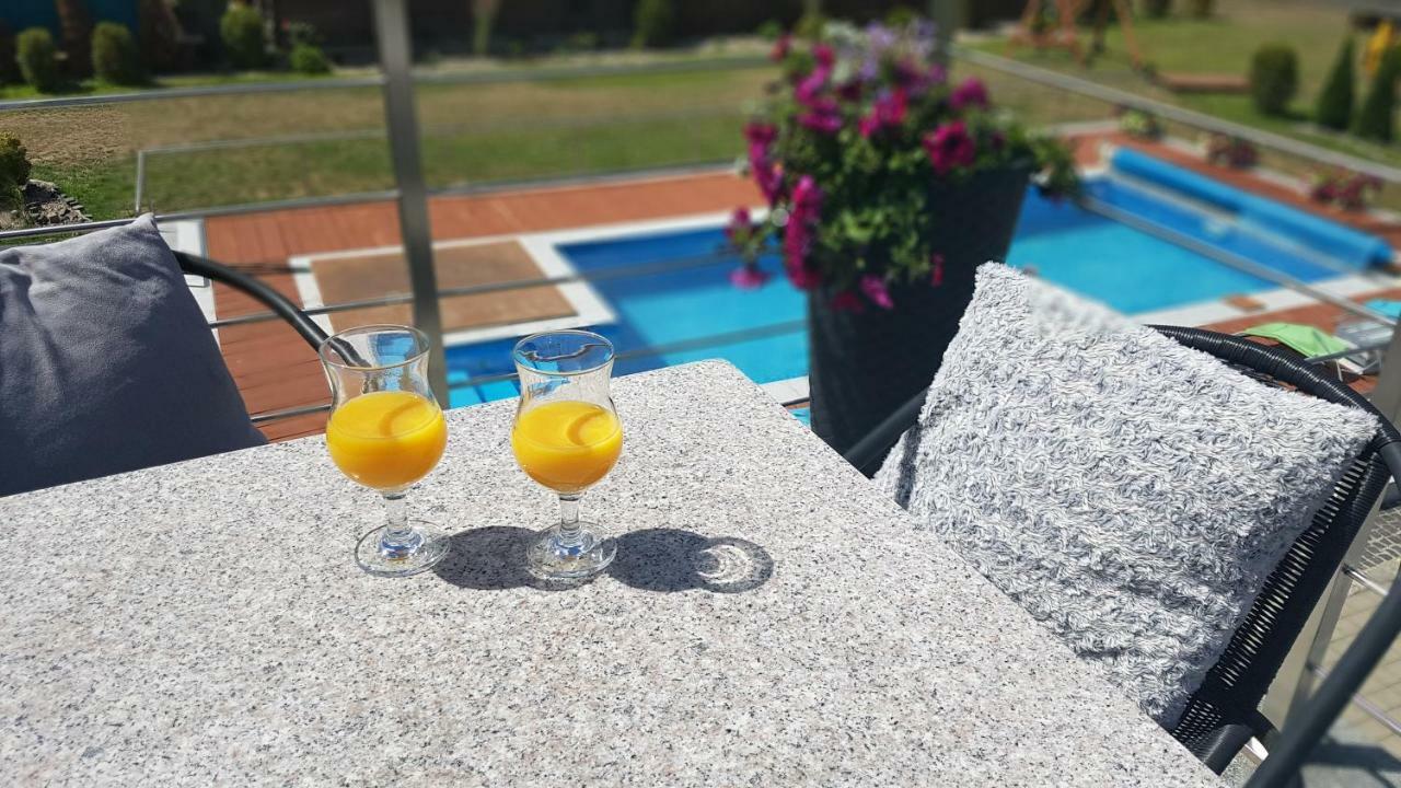 Hotel Nad Morzem- Art-Pension Świerzno Dış mekan fotoğraf